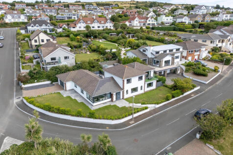 6 bedroom detached house for sale
