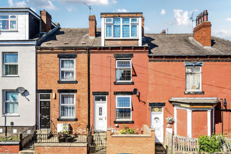 4 bedroom terraced house for sale