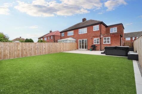 4 bedroom semi-detached house for sale