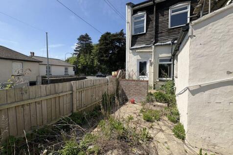 New Road, Sandown 3 bed end of terrace house for sale