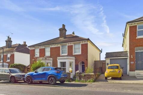 2 bedroom semi-detached house for sale