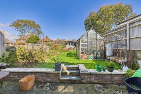 Harding Avenue, Eastbourne BN22 4 bed semi