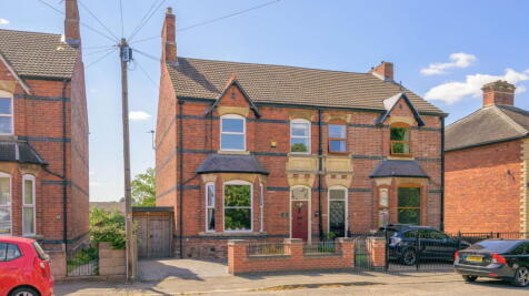 4 bedroom semi-detached house for sale