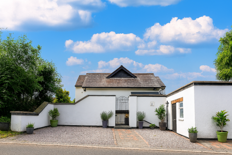 London Road, Wellingborough NN29 3 bed detached bungalow for sale