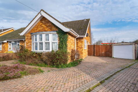 Iden Crescent, Tonbridge TN12 3 bed semi