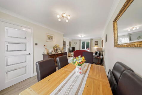 Knebworth Court, Bishop's Stortford CM23 3 bed semi