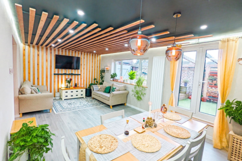 Mackenzie Way, Gravesend DA12 3 bed maisonette for sale