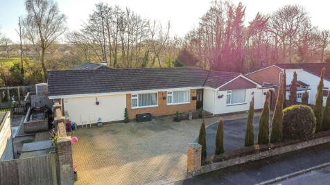 4 bedroom detached bungalow for sale