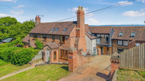 4 bedroom semi-detached house for sale