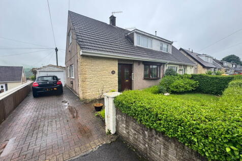 2 bedroom semi-detached bungalow for sale