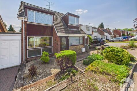 3 bedroom link detached house for sale