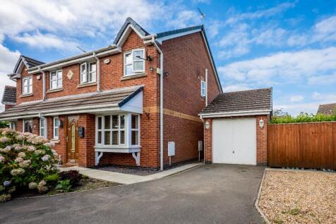 3 bedroom semi-detached house for sale