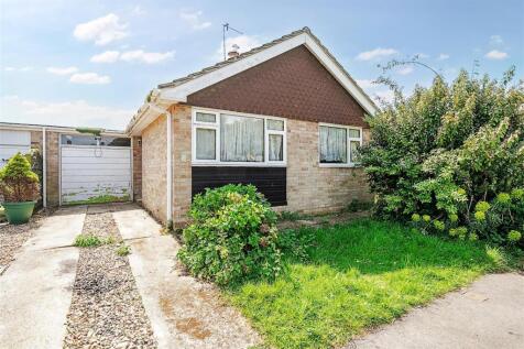 Ruislip Gardens, Aldwick 2 bed detached bungalow for sale