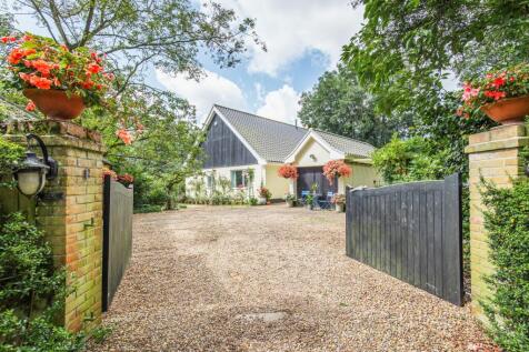 Aldborough 3 bed chalet for sale