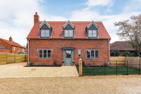 Substantial home, with detached... 3 bed detached house for sale