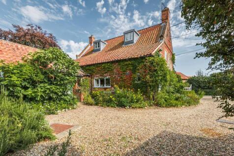Briningham 4 bed detached house for sale