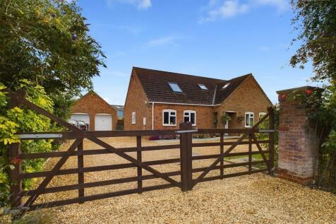 5 bedroom detached bungalow for sale