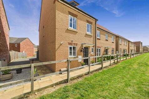 3 bedroom town house for sale