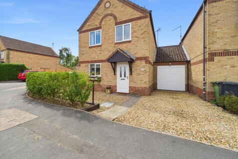 3 bedroom link detached house for sale