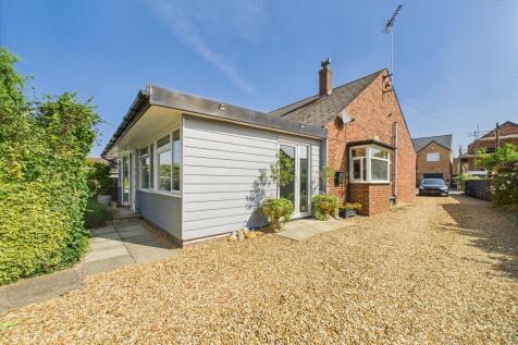 2 bedroom detached bungalow for sale