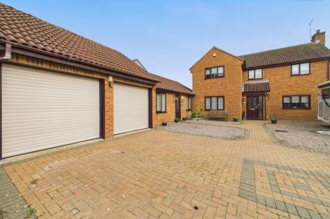 5 bedroom detached house for sale
