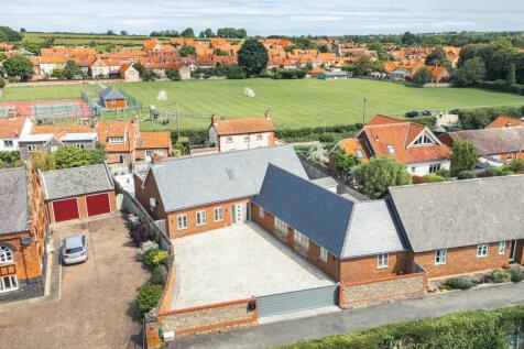 5 bedroom semi-detached house for sale