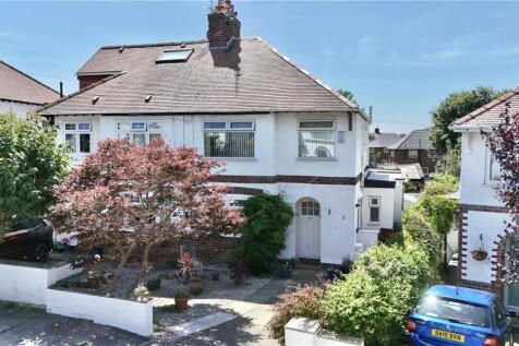 Jubilee Drive, West Kirby, Wirral... 3 bed semi