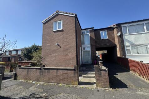 5 bedroom link detached house for sale