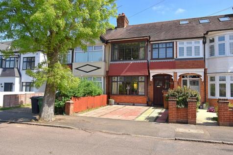 Woodside Gardens, Chingford, London.... 3 bed terraced house for sale