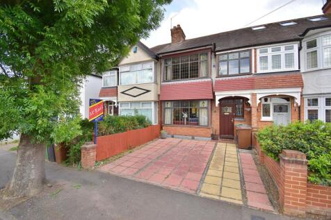 Woodside Gardens, Chingford, London.... 3 bed terraced house for sale