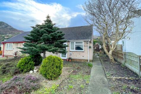 Maes Y Glyn, Llanfairfechan, Conwy, LL33 2 bed bungalow for sale