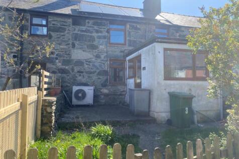 Rhiwlas, Bangor, Gwynedd, LL57 2 bed terraced house for sale