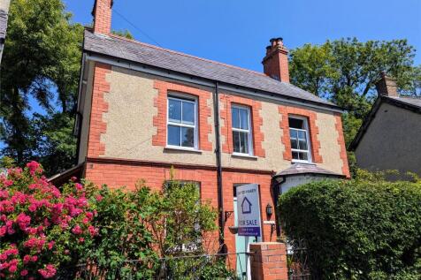 Mill Road, Llanfairfechan, Conwy, LL33 3 bed detached house for sale