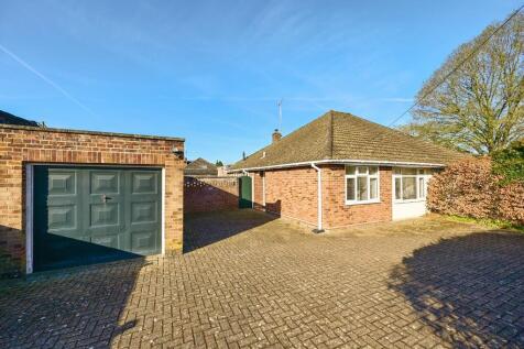 2 bedroom semi-detached bungalow for sale