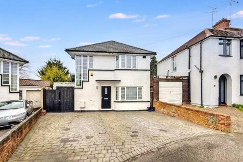 Cranleigh Gardens, New Bedford Road... 3 bed detached house for sale