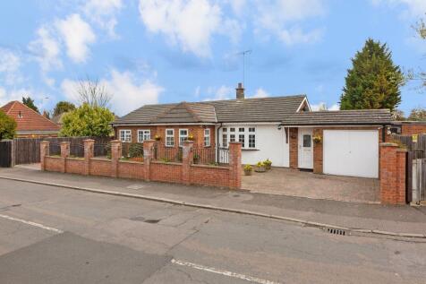 Locarno Avenue, Luton, Bedfordshire... 3 bed detached bungalow for sale