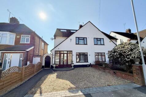 Graham Gardens, New Bedford Road... 4 bed semi