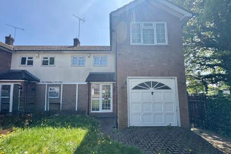 Riddy Lane, Luton, Bedfordshire, LU3 2AL 3 bed semi