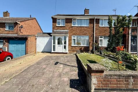 Ashfield Way, Limbury Mead, Luton... 3 bed semi