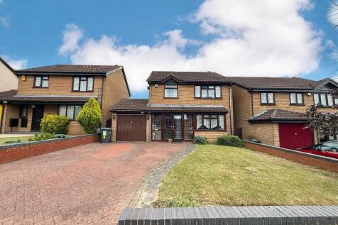Ashdale Gardens, Barton Hills, Luton... 3 bed detached house for sale