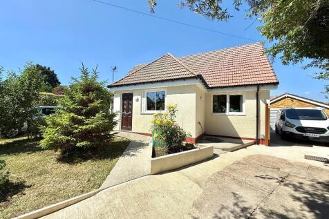 Locarno Avenue, Luton, LU4 9EJ 4 bed detached bungalow for sale