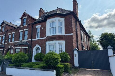 6 bedroom detached house for sale