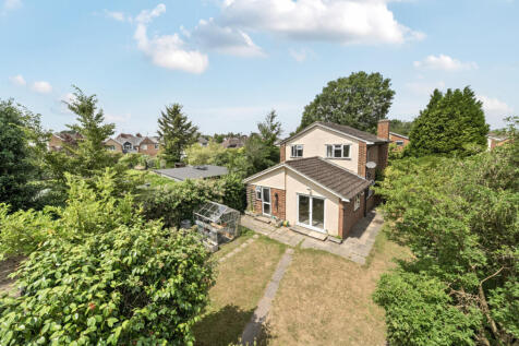 Ullswater Road, Lightwater, Surrey, GU18 3 bed detached house for sale