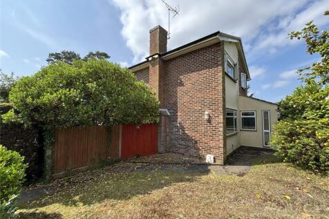 Ullswater Road, Lightwater, Surrey, GU18 3 bed detached house for sale