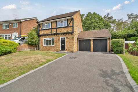 Marshwood Road, Lightwater, Surrey, GU18 4 bed detached house for sale