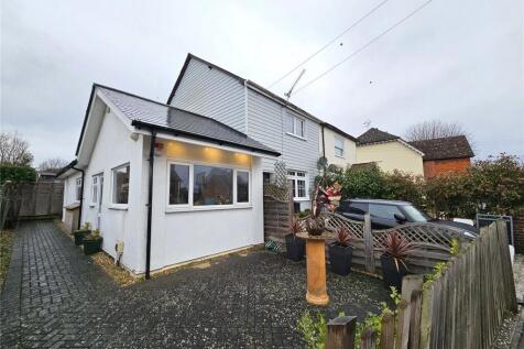 End of terrace house for sale