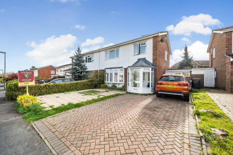 Cobbetts Walk, Bisley, Woking... 3 bed semi