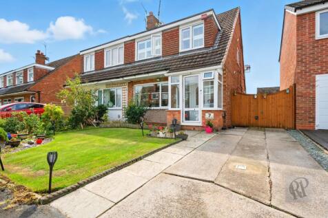 3 bedroom semi-detached house for sale