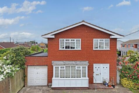 Maurice Road, Canvey Island SS8 4 bed detached house for sale