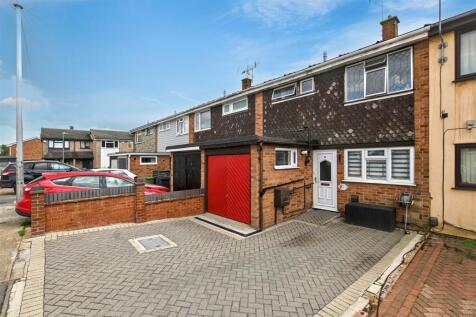 Eastways, Canvey Island SS8 3 bed terraced house for sale